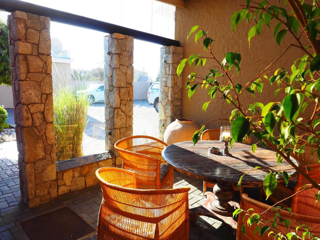 Meerkat Guesthouse Свакопмунд Экстерьер фото