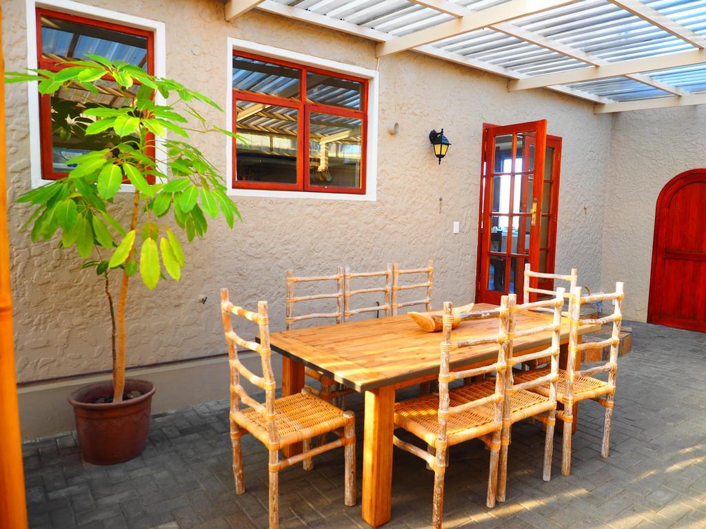 Meerkat Guesthouse Свакопмунд Экстерьер фото