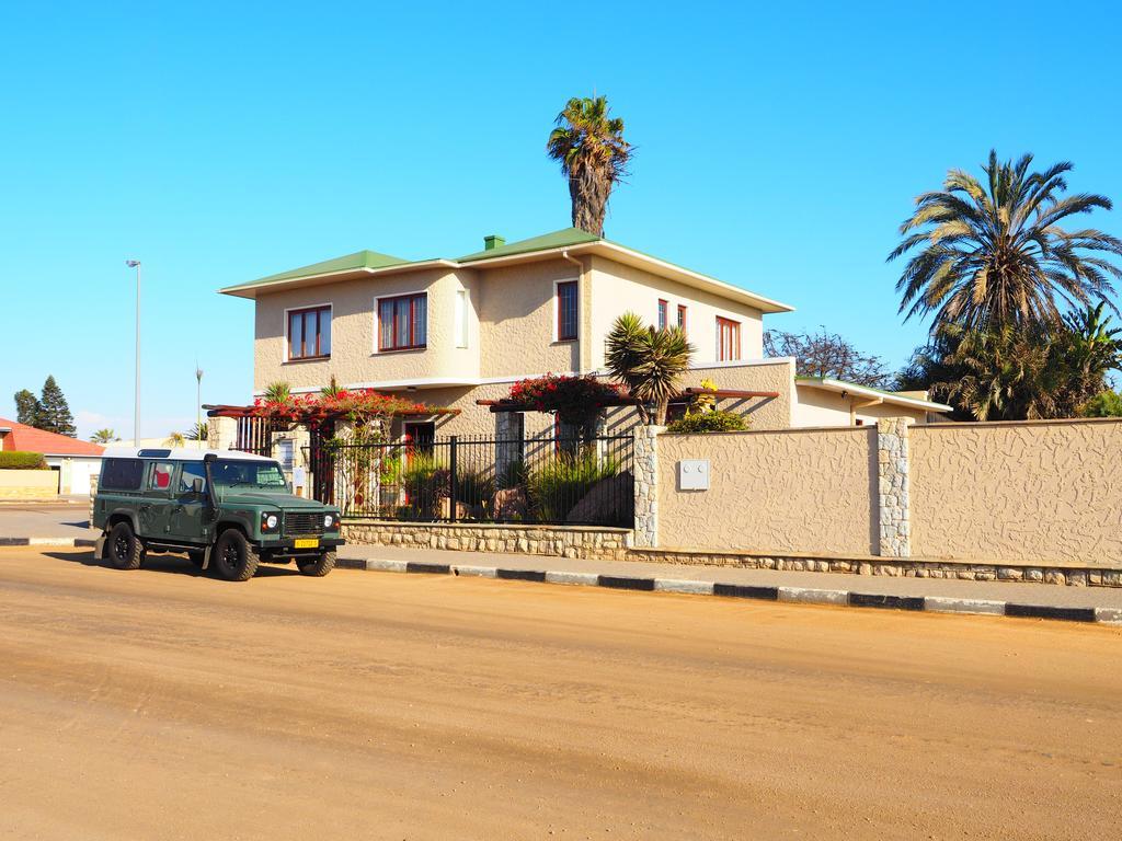 Meerkat Guesthouse Свакопмунд Экстерьер фото