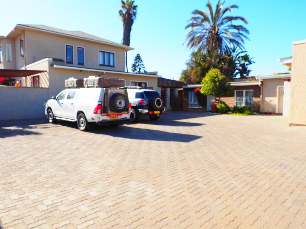 Meerkat Guesthouse Свакопмунд Экстерьер фото