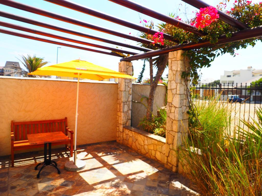 Meerkat Guesthouse Свакопмунд Экстерьер фото