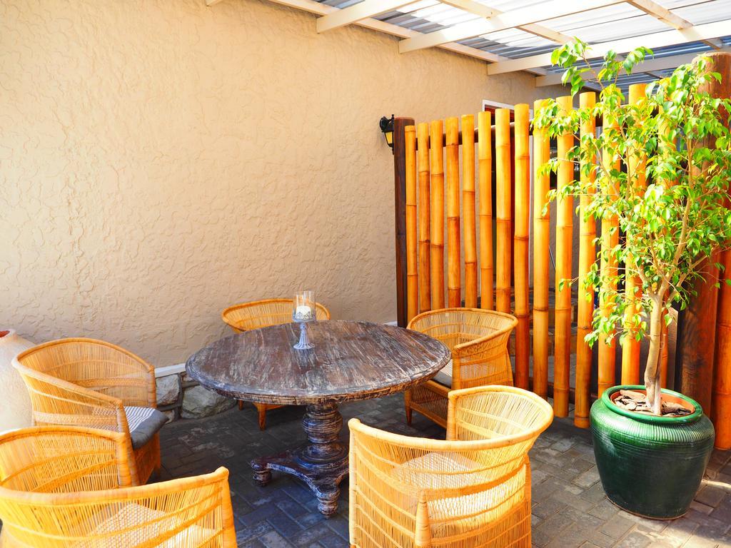 Meerkat Guesthouse Свакопмунд Экстерьер фото