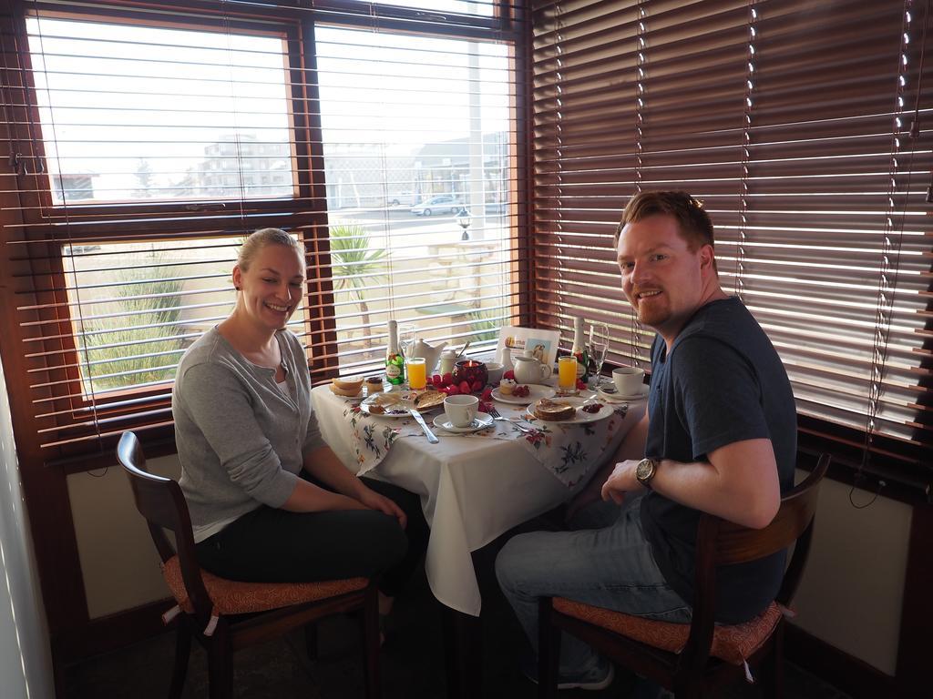 Meerkat Guesthouse Свакопмунд Экстерьер фото
