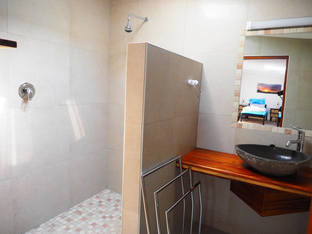 Meerkat Guesthouse Свакопмунд Экстерьер фото
