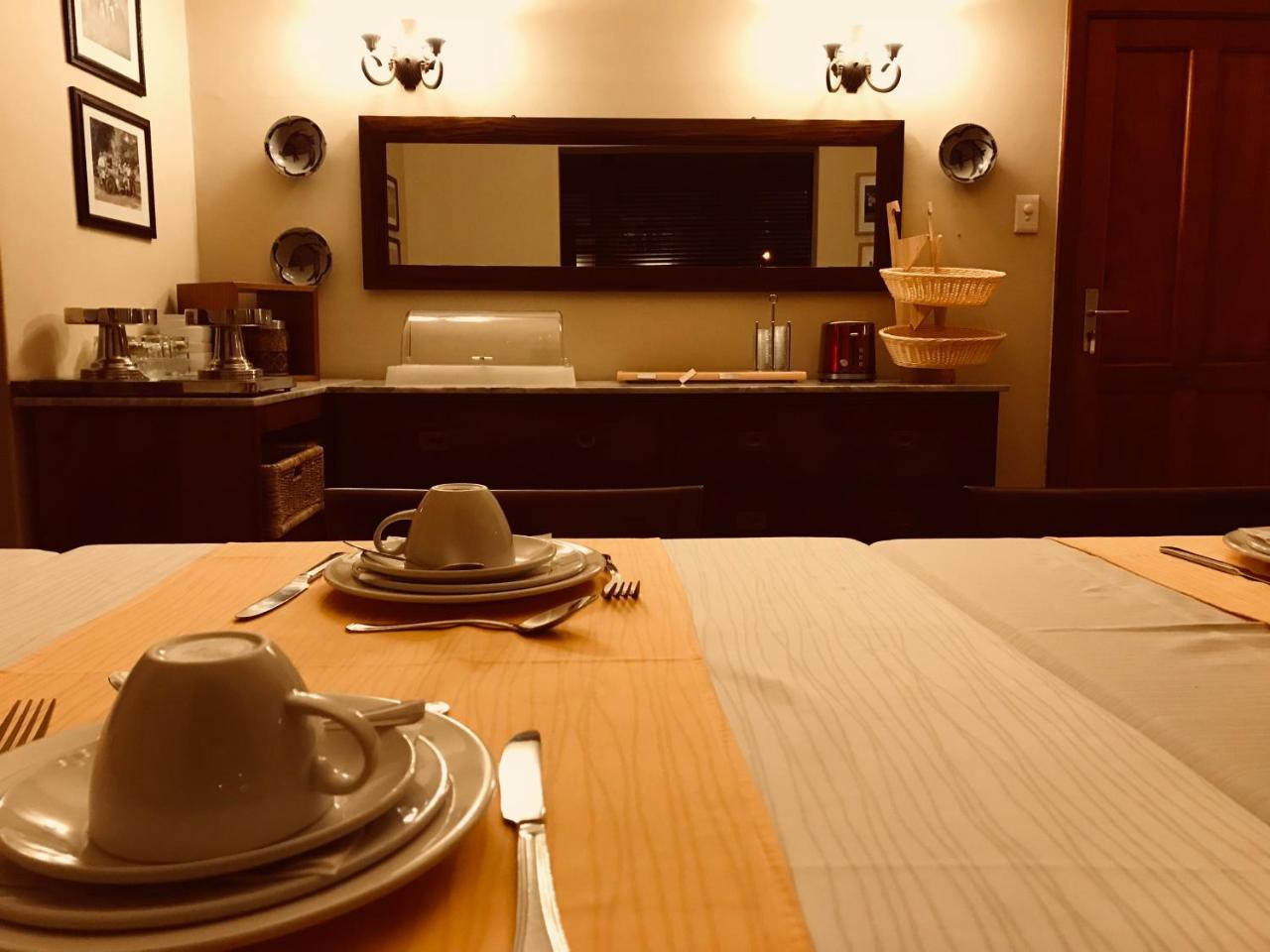 Meerkat Guesthouse Свакопмунд Экстерьер фото
