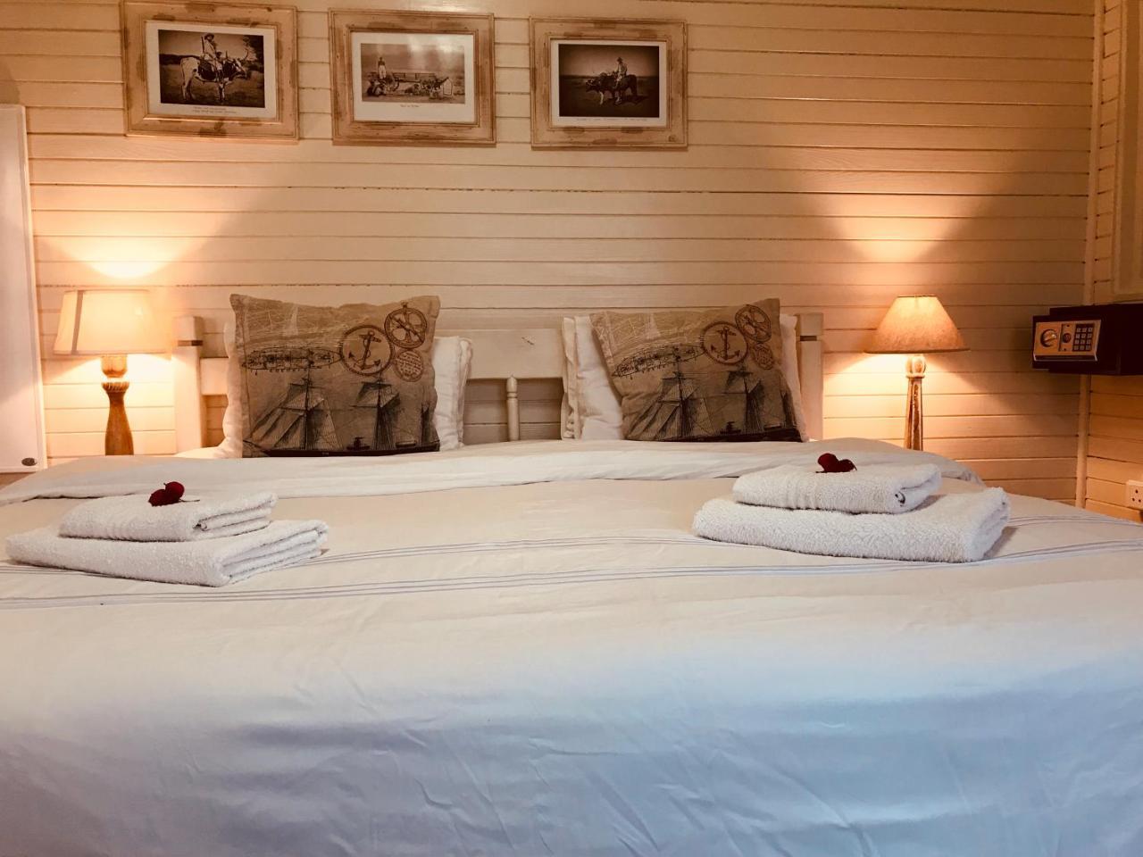 Meerkat Guesthouse Свакопмунд Экстерьер фото