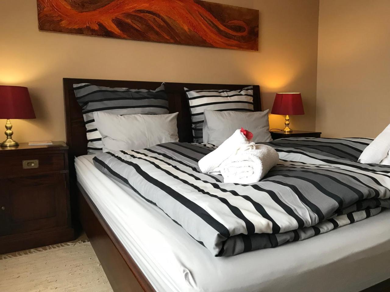 Meerkat Guesthouse Свакопмунд Экстерьер фото