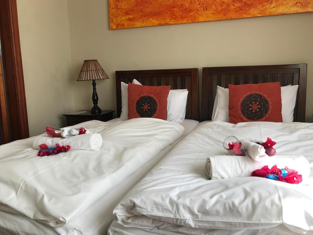 Meerkat Guesthouse Свакопмунд Экстерьер фото