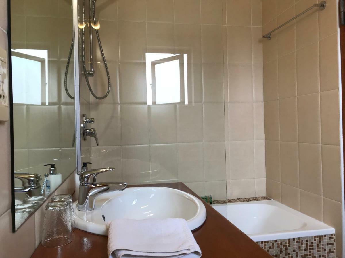 Meerkat Guesthouse Свакопмунд Экстерьер фото