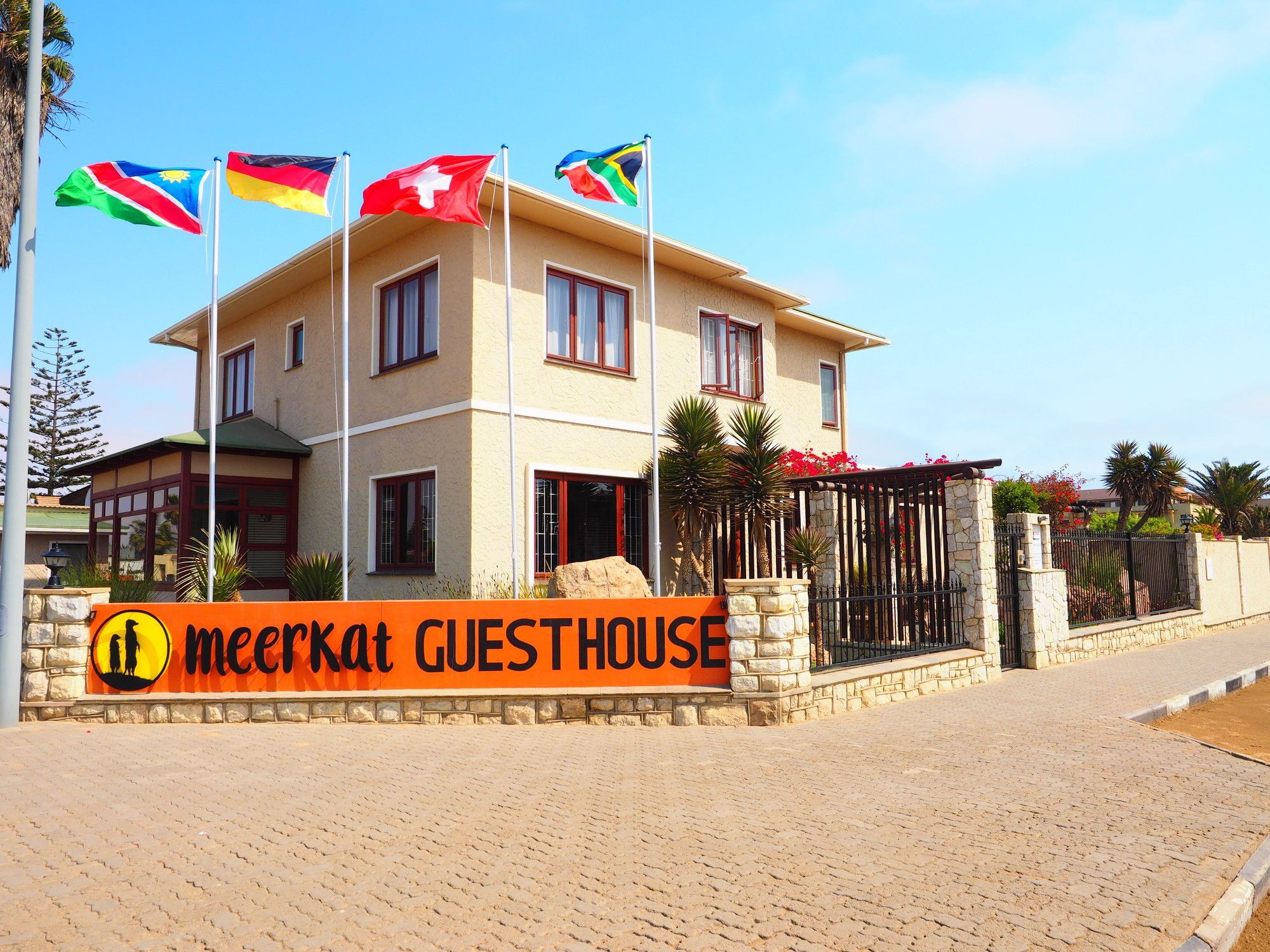Meerkat Guesthouse Свакопмунд Экстерьер фото